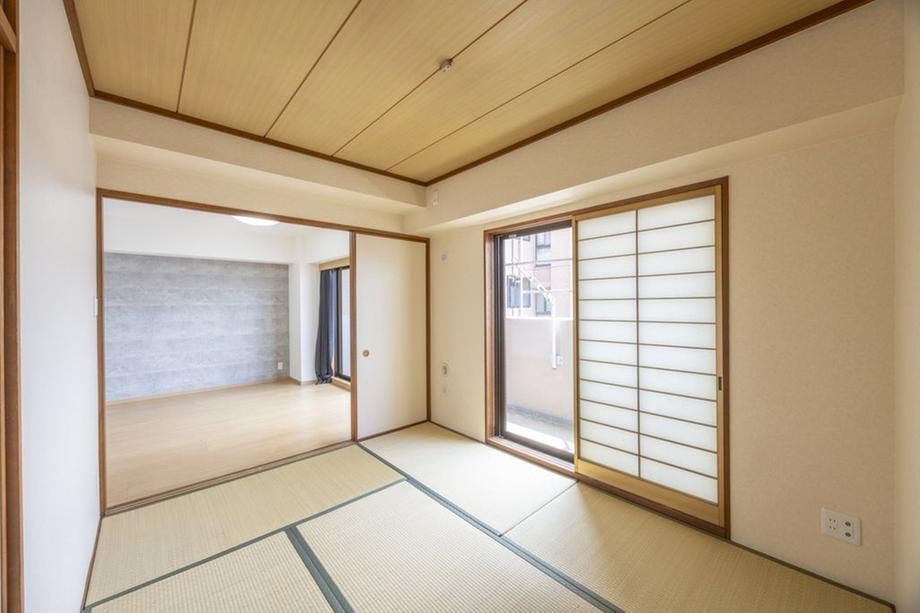 ���ǯ�βƤ˾���򴹤��Ƥ���ޤ���