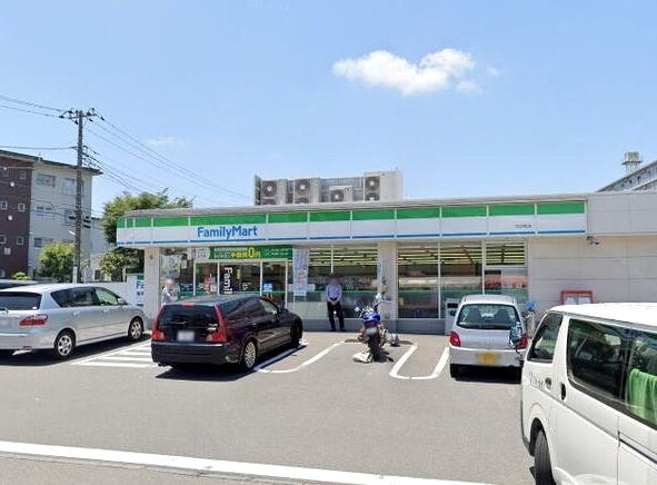 �ե��ߥ꡼�ޡ��Ȼ���ĮŹ ����3ʬ�� 820m