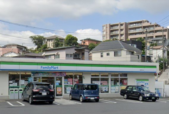 �ե��ߥ꡼�ޡ����ḫ��ΩŹ ����2ʬ�� 140m